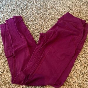 Beyond Yoga fuschia leggings
